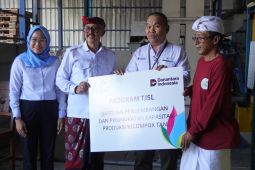 PLN serahkan bantuan alat pengering padi di Bangli