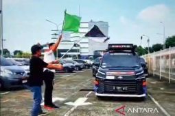 Menembus benua dengan Toyota Voxy, kakek nenek Indonesia buktikan mimpi tak mengenal usia