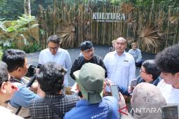 Wamenbud ajak masyarakat berwisata budaya di Kebun Raya Bogor