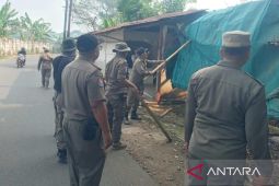 Satpol PP Bogor tertibkan 118 lapak PKL untuk normalisasi Kali Angke