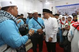 Tuntas, Wamenhaj sambut kedatangan jamaah haji Aceh kloter terakhir