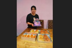 Meninggalkan gaji tetap, Ira merajut harapan dari dapur rumah