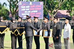 Kapolda Kalsel berikan penghargaan Subdit 3 Ditresnarkoba ungkap 379 kg sabu