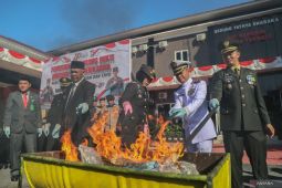 Pemusnahan barang bukti hasil operasi cipta kondisi di Ternate