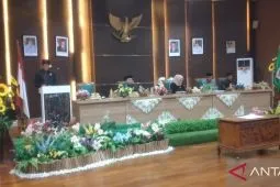Dewan paripurnakan persetujuan raperda perubahan bentuk hukum PDAM Danum Ije Jela