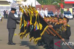 Prabowo beri tanda kehormatan ke sejumlah kesatuan dan personel Polri