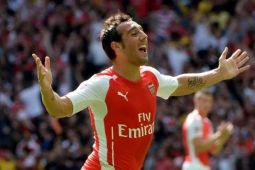 Mantan pemain Spanyol dan Arsenal Santi Cazorla resmi gantung sepatu
