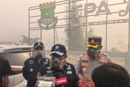 KLH minta warga hindari paparan asap kebakaran TPA Jatiwaringin