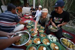 Tradisi selamatan bulan Suro petani di Kediri
