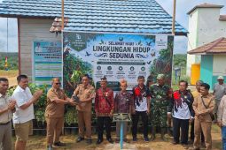 PT Tapian Nadenggan tanam 500 pohon lestarikan lingkungan dan pemberdayaan masyarakat