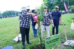 Pemkot Medan ajak peserta APEKSI tanam pohon atasi perubahan iklim