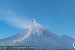 Gunung Semeru alami erupsi 7 kali selama 4 jam pada Jumat