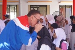 Komut Pertamina salurkan paket SESAMA untuk anak-anak di Banyuwangi