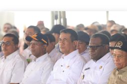Mentan Amran serahkan bantuan peralatan pertanian bagi petani