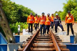 KAI Madiun lakukan inspeksi lintas demi keselamatan perjalanan KA