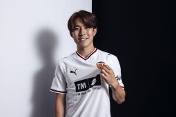 Valencia resmi daratkan gelandang Ryunosuke Sato
