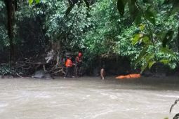 Tim SAR evakuasi pria hanyut di Sungai  Lau Biang Kabupaten Karo
