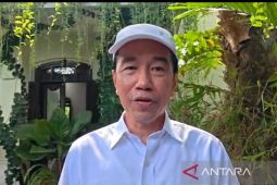 Jokowi dikerubuti warga saat jalan santai di Kota Kupang