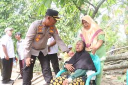Polres Simalungun beri bantuan kemanusiaan terdampak angin puting beliung