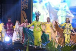 Pulang Pisau perkenalkan batik benang bintik melalui peragaan busana