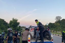 Polres Tabalong bubarkan balap liar di Jalan Nan Sarunai