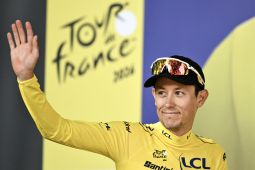 Torstein Tren rebut jersi kuning Tour de France 2026 dari Pogacar