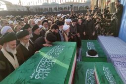 Upacara pemakaman Khamenei berlanjut di Irak, jenazah tiba di Najaf
