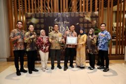 Biro Adpim Pemprov Jatim raih penghargaan komunikasi publik