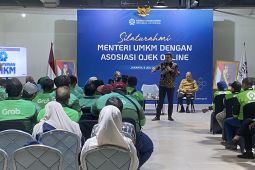 Menteri UMKM: Pendapatan ojol tidak turun setelah potongan 8 persen