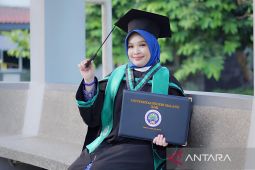 Perkenalkan Budaya Banjar, Dosen UIN Antasari Banjarmasin Raih Wisudawan Terbaik Program S3 FMIPA UM