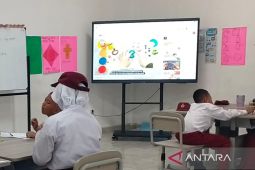 Sekolah Rakyat Indramayu gunakan "smart board" untuk dukung KBM digital