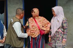 Pemkot dan Baznas Bengkulu salurkan bantuan ke 3.500 warga miskin