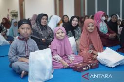 PLN bagi perlengkapan sekolah untuk 515 anak yatim dan dhuafa
