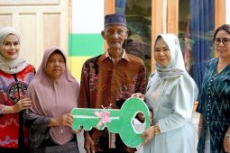 Plt. Bupati Langkat serahkan kunci rumah layak huni untuk warga Pematang Serai