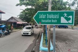 Pariaman pasang 101 plang arah evakuasi tingkatkan mitigasi tsunami