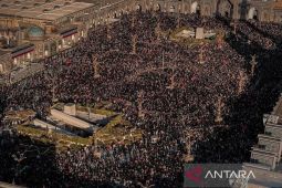 Ali Khamenei dimakamkan di Mashhad, Iran gelar rangkaian penghormatan besar-besaran