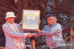 KLG beri penghargaan "Lima Gunung Award" kepada sinden sepuh