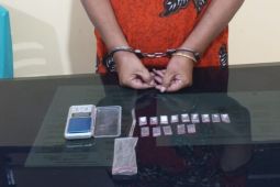 Suami mendekam di penjara kasus narkoba, istri ditangkap jual sabu