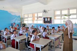 Melampaui mitos sekolah favorit