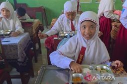 SDN Semangat Dalam 5 Batola terima penyaluran perdana Program MBG