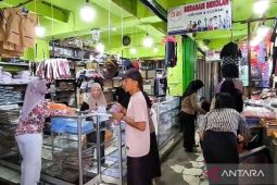 Pedagang seragam sekolah di Bekasi catat kenaikan omzet lebih dari 50 persen