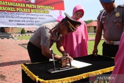 Seluruh personel polisi di Mukomuko teken fakta integritas