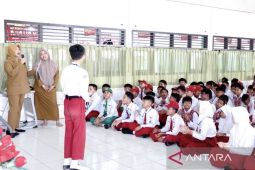 Sekda Kota Samarinda tanamkan budaya anti korupsi kepada siswa saat MPLS