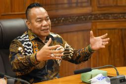 Komisi A DPRD Surabaya minta birokrasi respons serius langkah wali kota