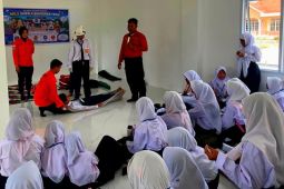 SAR Natuna bekali siswa teknik pertolongan medis saat MPLS