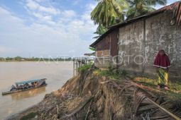 Longsor ancam rumah di bantaran Sungai Batanghari