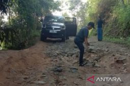 Kabupaten Cianjur bangun jembatan permanen dan perbaiki jalan Cikadu