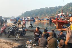 Tim SAR gabungan evakuasi ABK tercebur di laut Pacitan