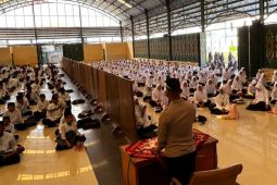 Polres Garut sasar pesantren edukasi santri tentang kesadaran hukum