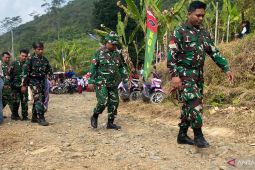 Kabupaten Cianjur bersama TNI perbaiki jalan rusak sepanjang 872 meter